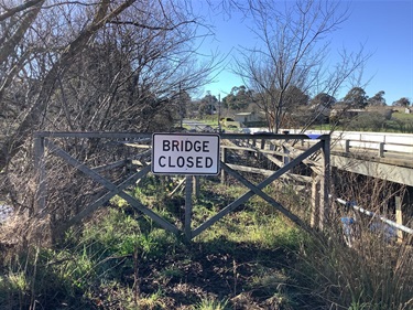 Bridge closed sign